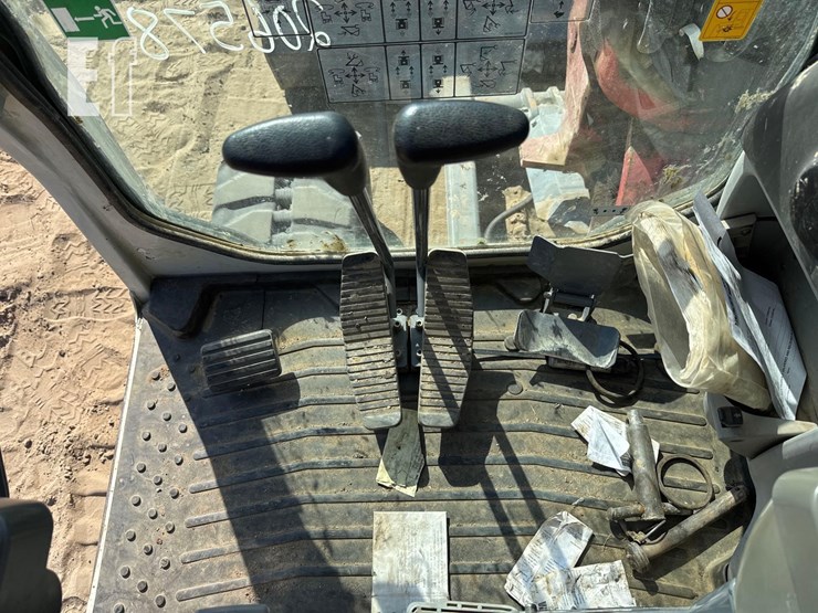 2020-takeuchi-tb260-image-36