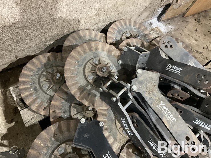 yetter-2555-no-till-coulter-attachment-image-14