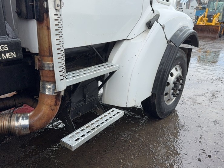 caterpillar-10-image-7