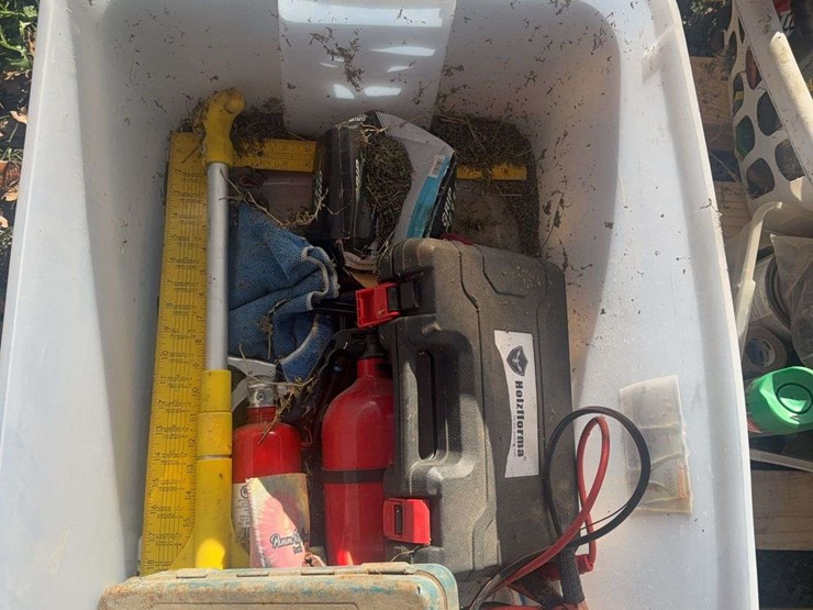 level,-wheel-chalks,-cleaning-supplies,-and-misc.-tools-image-3