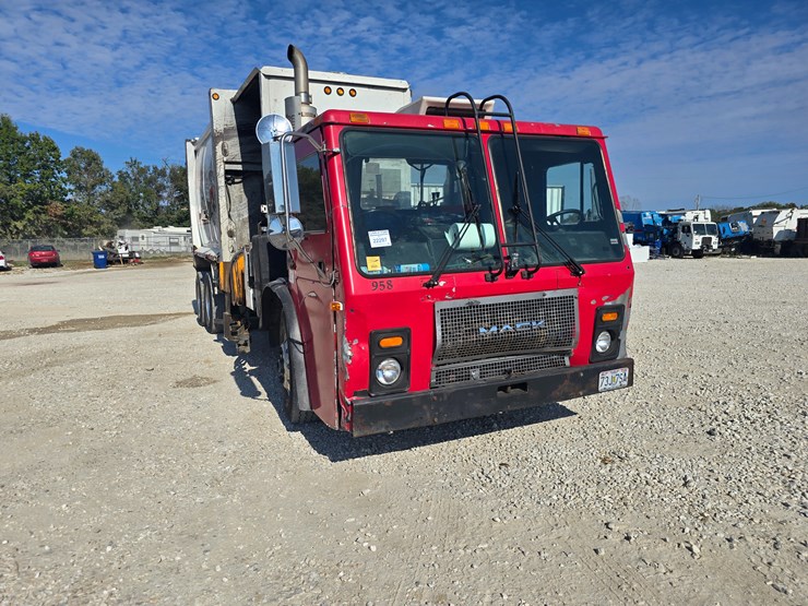 2007-mack-le613-image-43