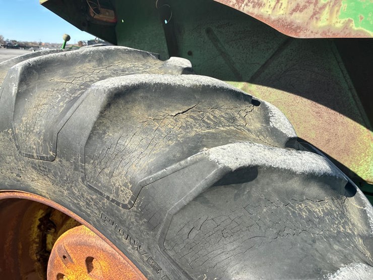 john-deere-4520-image-43