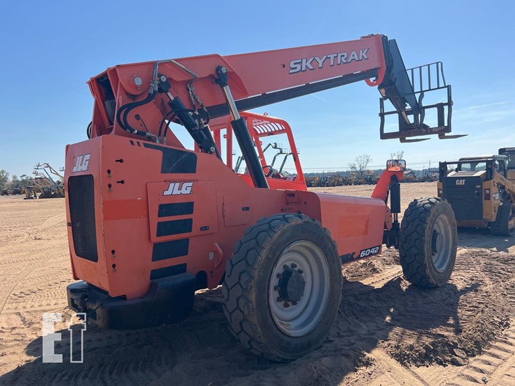 2019-jlg-6042-image-4