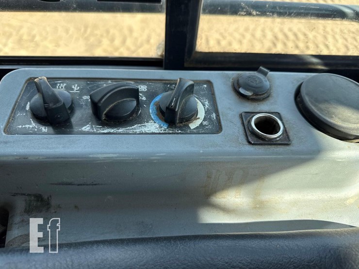 komatsu-d51pxi-22-image-28