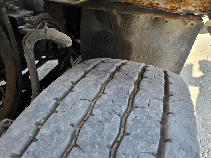 2003-peterbilt-320-image-80