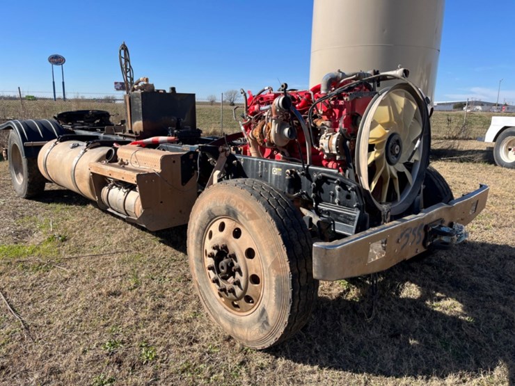 2011-peterbilt-367-image-3