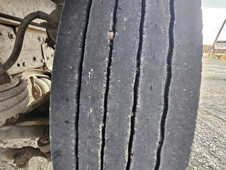 freightliner-columbia-120-image-121