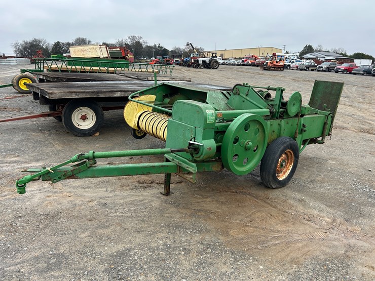 john-deere-24t-image-1