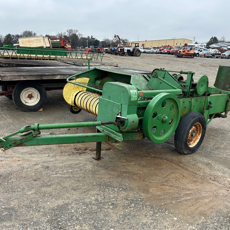 JOHN DEERE 24T