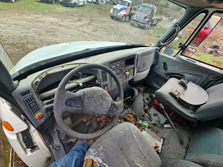 2004-international-durastar-4300-image-21