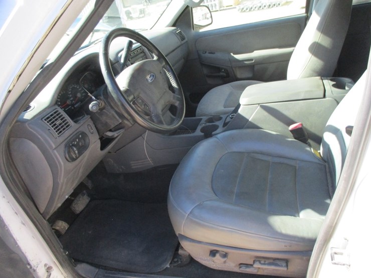 ford-explorer-xlt-image-7