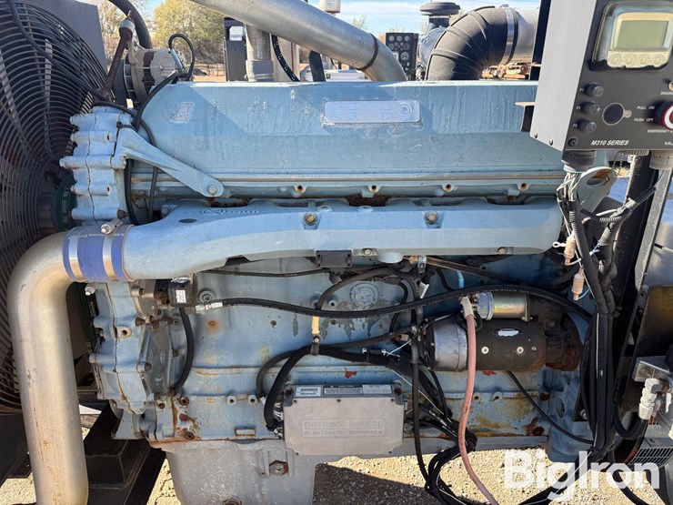 marathon-magnaplus-200kw-skid-mounted-diesel-generator-image-11