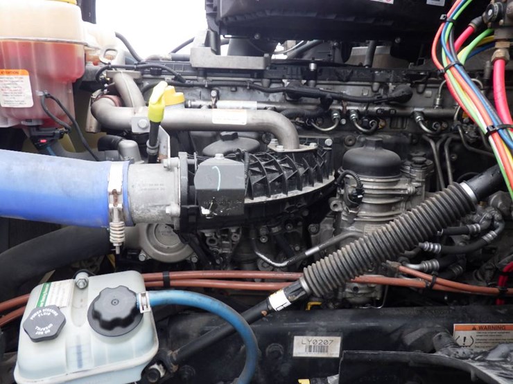 2020-freightliner-cascadia-126-image-22