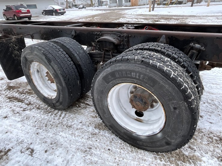 freightliner-114sd-image-9