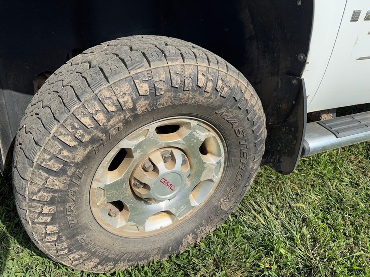 2009-gmc-2500-image-9