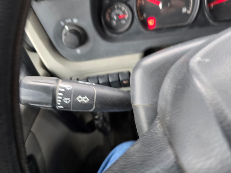 2020-peterbilt-567-image-183