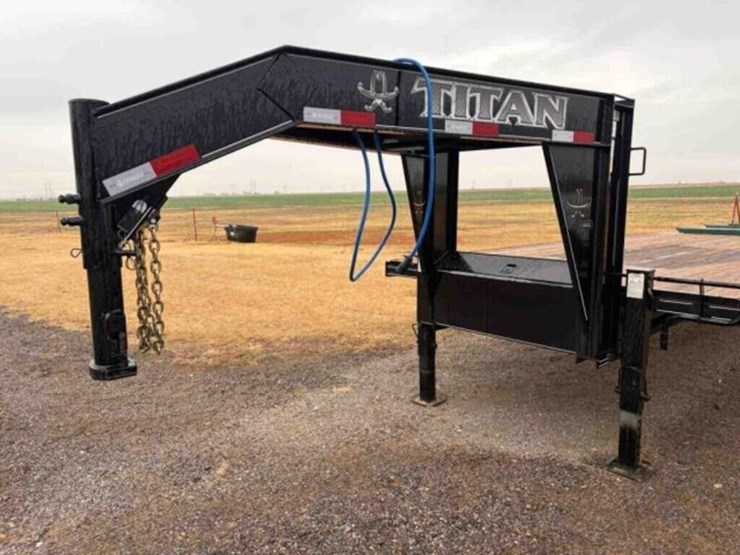 2022-titan-trailer-image-3