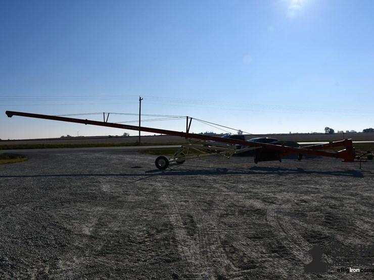 buhler-farm-king-y1070tm-10"x70'-swing-away-auger-image-4