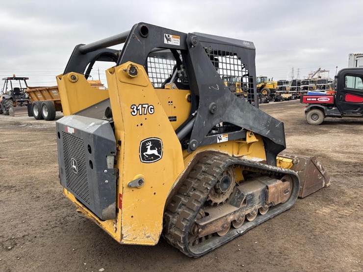 deere-317g-image-3