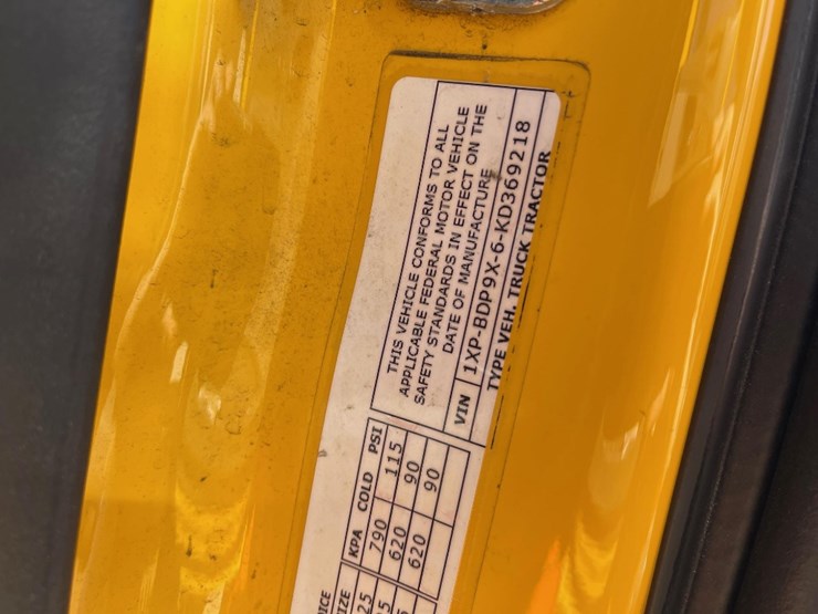 2019-peterbilt-579-image-5