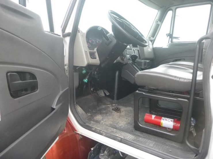 2019-international-durastar-4300-image-11