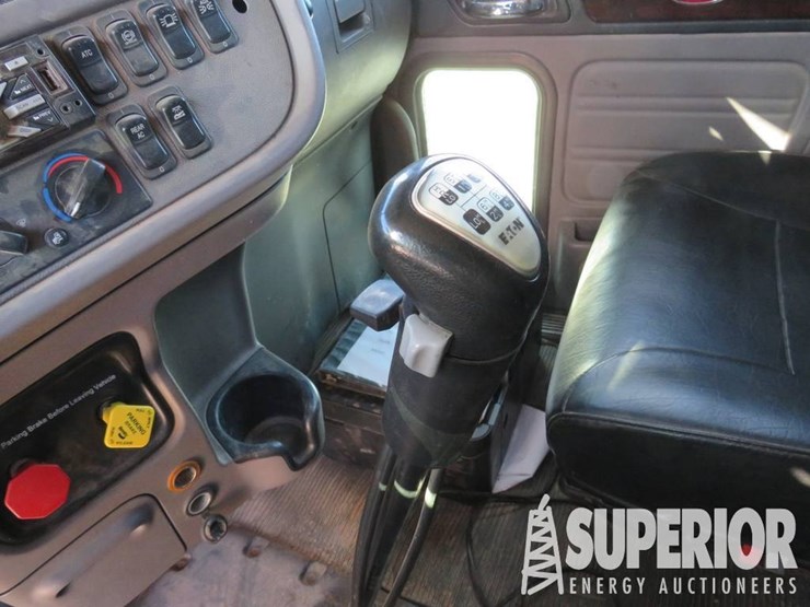 2016-peterbilt-389-image-13