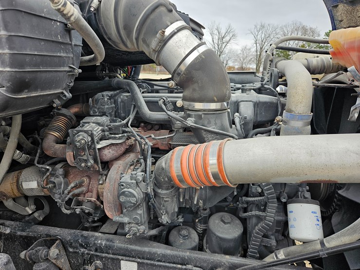 peterbilt-579-image-44