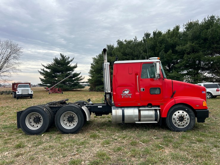 #95-•-volvo-semi-image-6