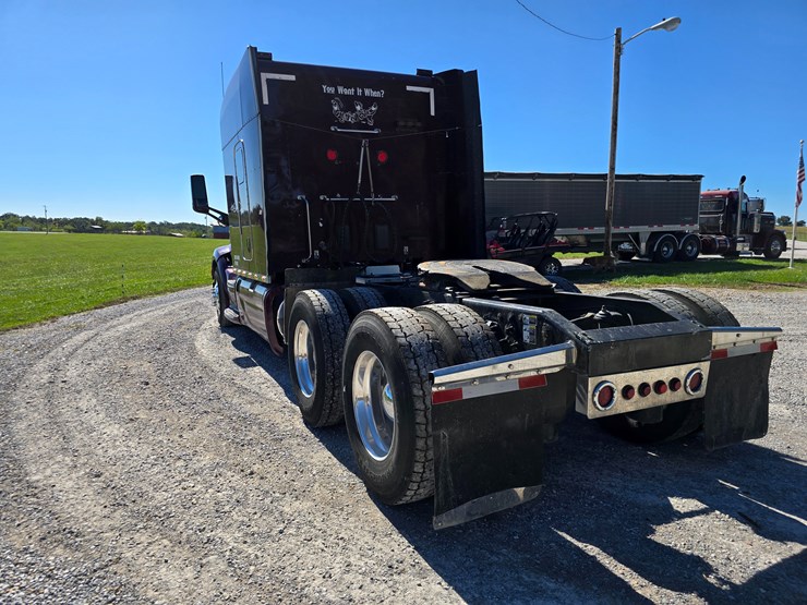 peterbilt-579-image-18
