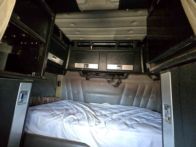 2005-peterbilt-379-image-101