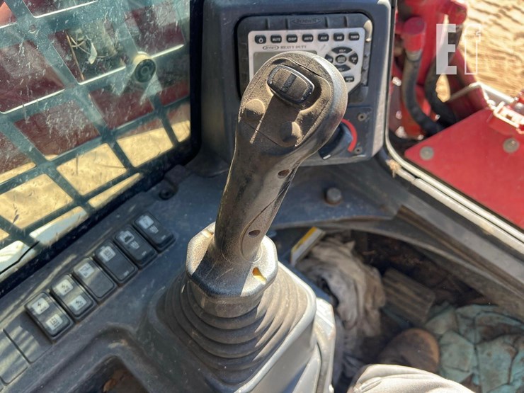 2019-takeuchi-tl12v2-image-30