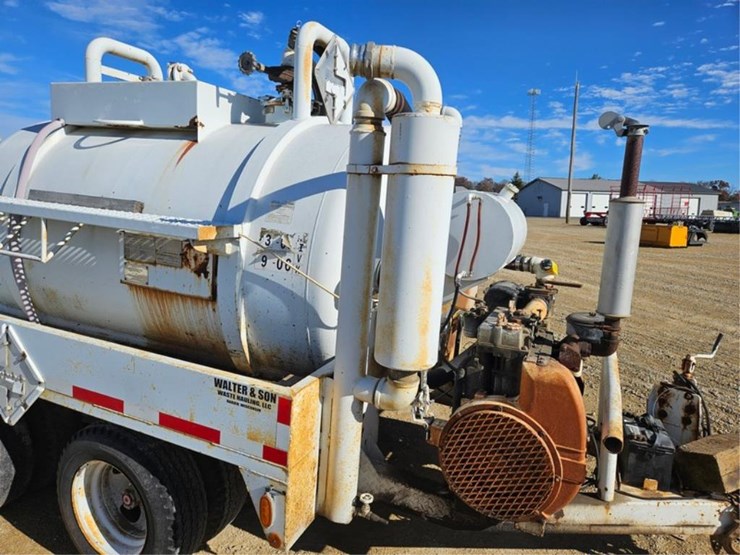 #3272-•-1983-presvac-systems-sewer-vac-image-29