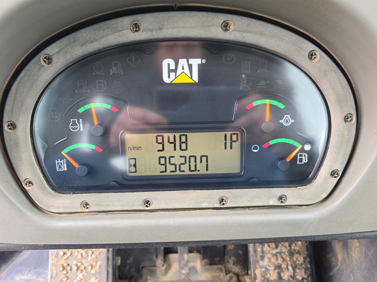 caterpillar-953d-image-109