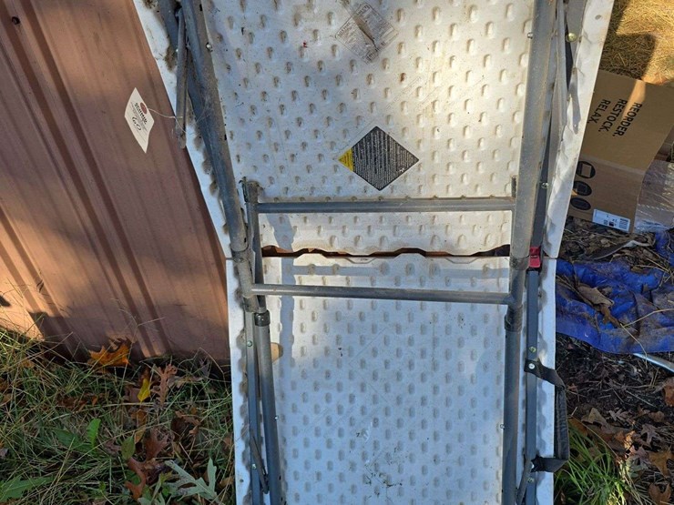 4ft-lifetime-folding-table-image-2