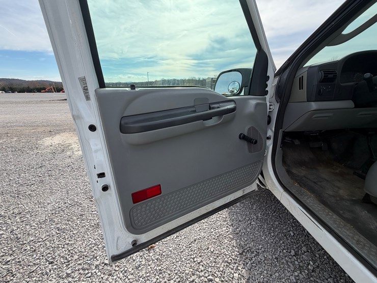 2006-ford-f250-xl-image-18