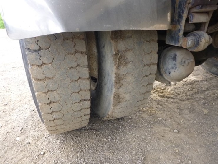 peterbilt-330-image-28