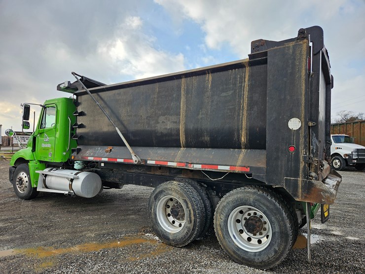 freightliner-columbia-112-image-11