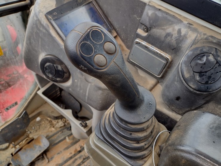 takeuchi-tb240-image-9