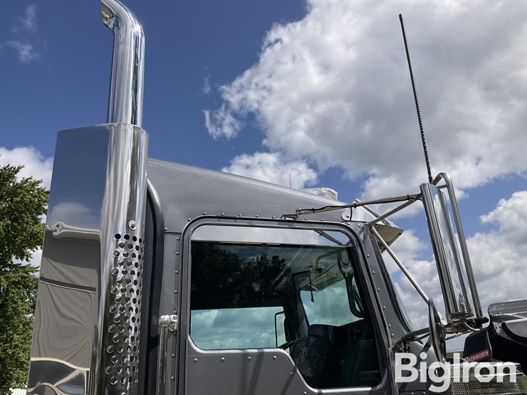 2017-kenworth-w900l-image-15