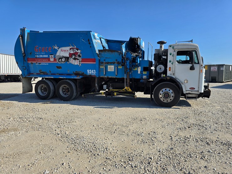 2013-peterbilt-320-image-24