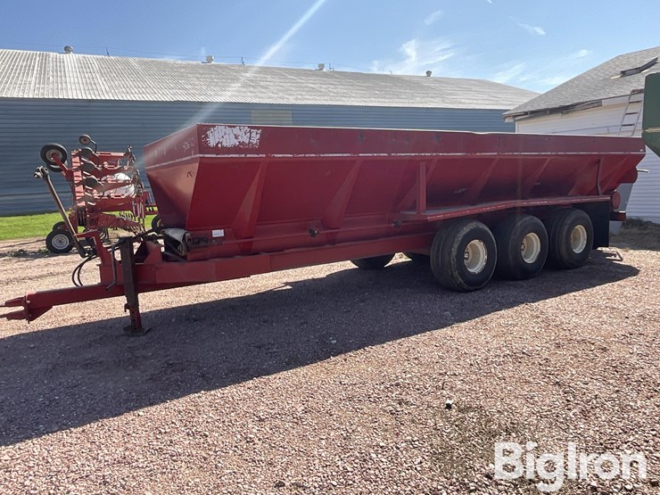 chandler-dry-litter-spreader-image-8