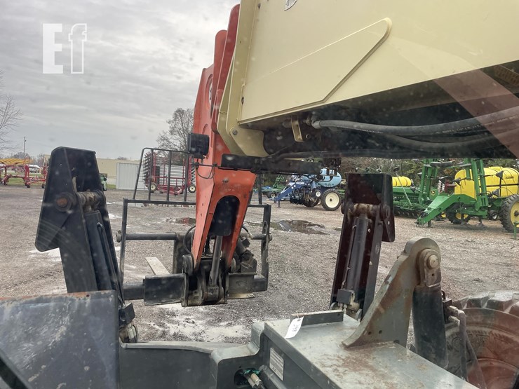 2011-jlg-g10-55a-image-9