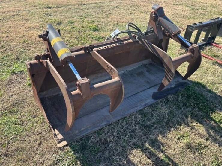 shopbuilt-hydraulic-skid-steer-grapple-bucket-image-1