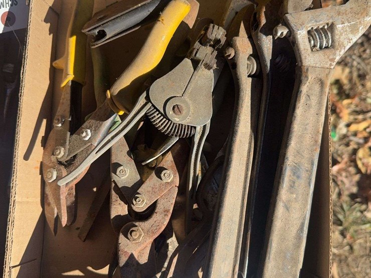 cresent-wrench,-pliers,-tin-snips-image-1