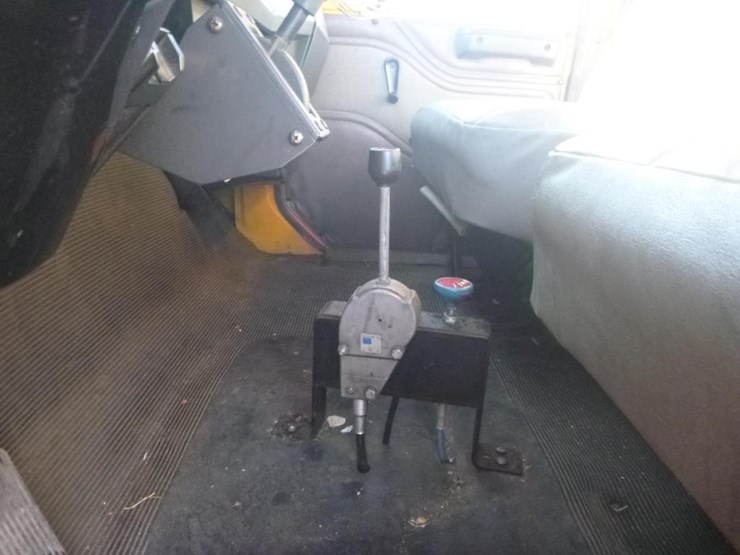 2001-international-4700-image-8