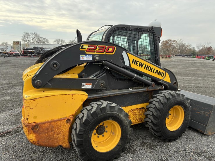 new-holland-l230-image-12