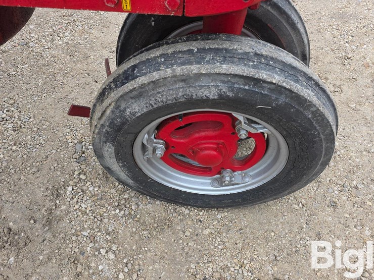 1951-farmall-m-2wd-tractor-image-15