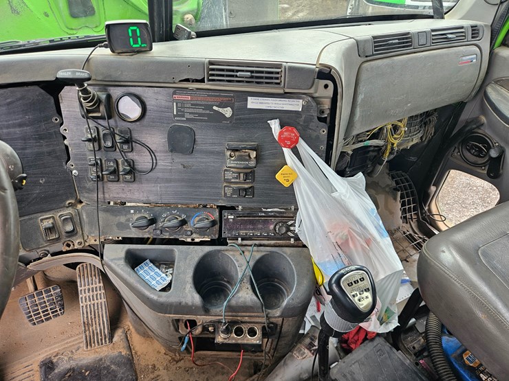 freightliner-columbia-112-image-73