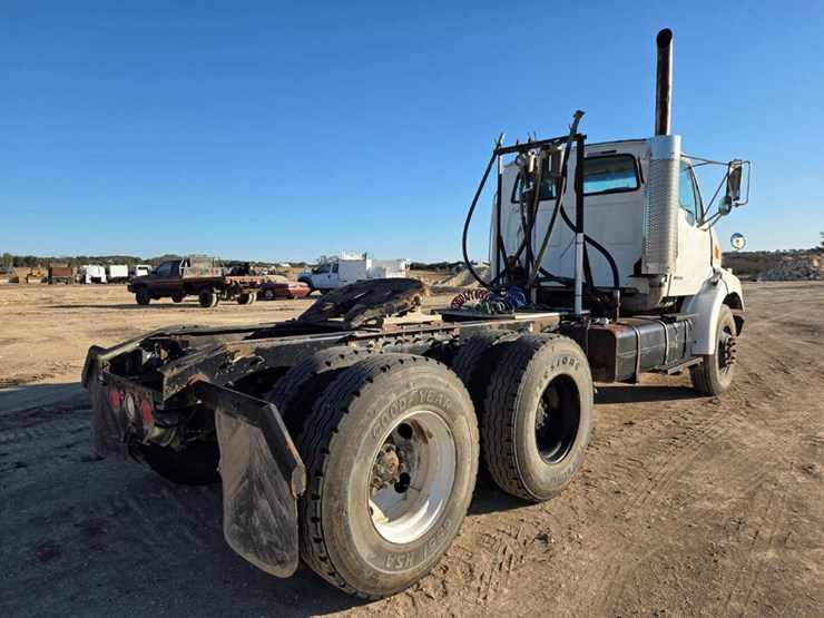 2003-sterling-lt9500-image-5