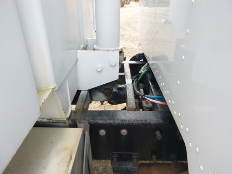 peterbilt-330-image-31